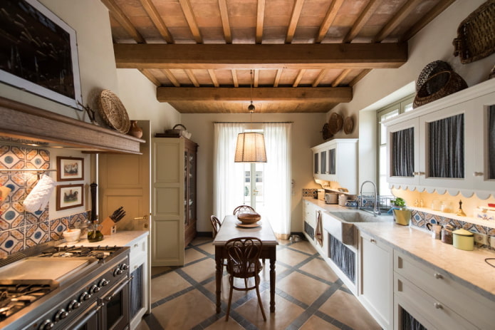 landelijke keuken in het interieur van het huis