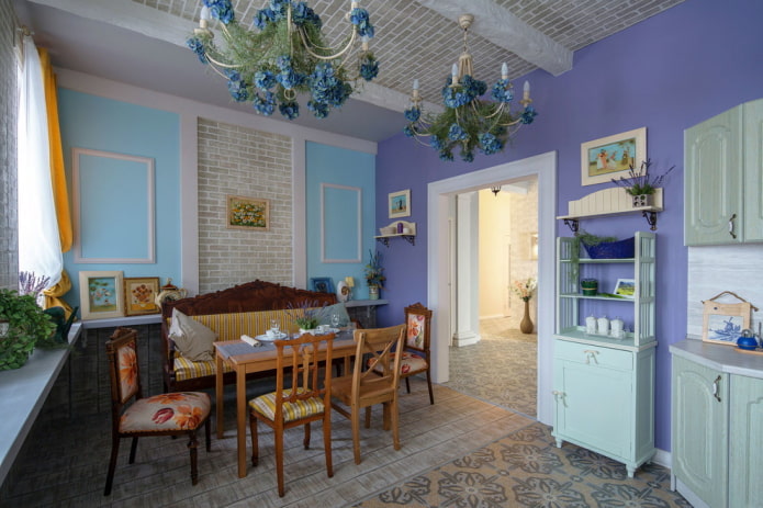 meubels in het interieur van de keuken in Proven?aalse stijl