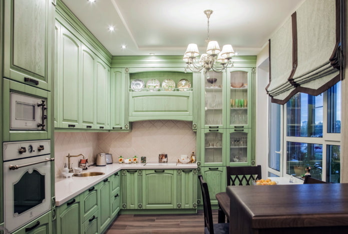 verlichting in het interieur van de keuken in Proven?aalse stijl