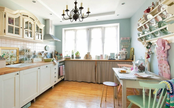 inrichting in het interieur van de keuken in Proven?aalse stijl