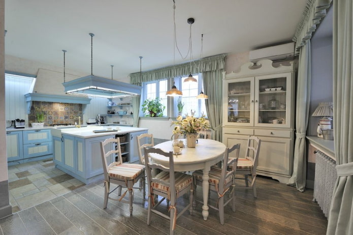 keukeninterieur in Proven?aalse stijl