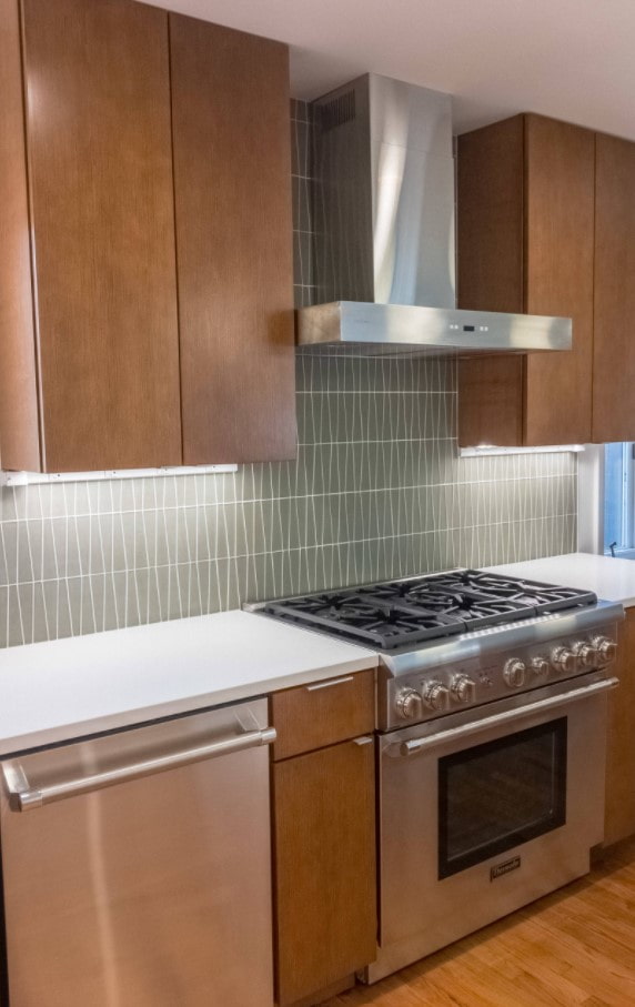 schort in de keuken tot aan het plafond