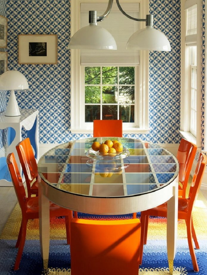 felle stoelen in de keuken