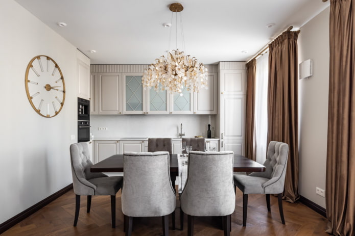 keukeninterieur in lichte kleuren