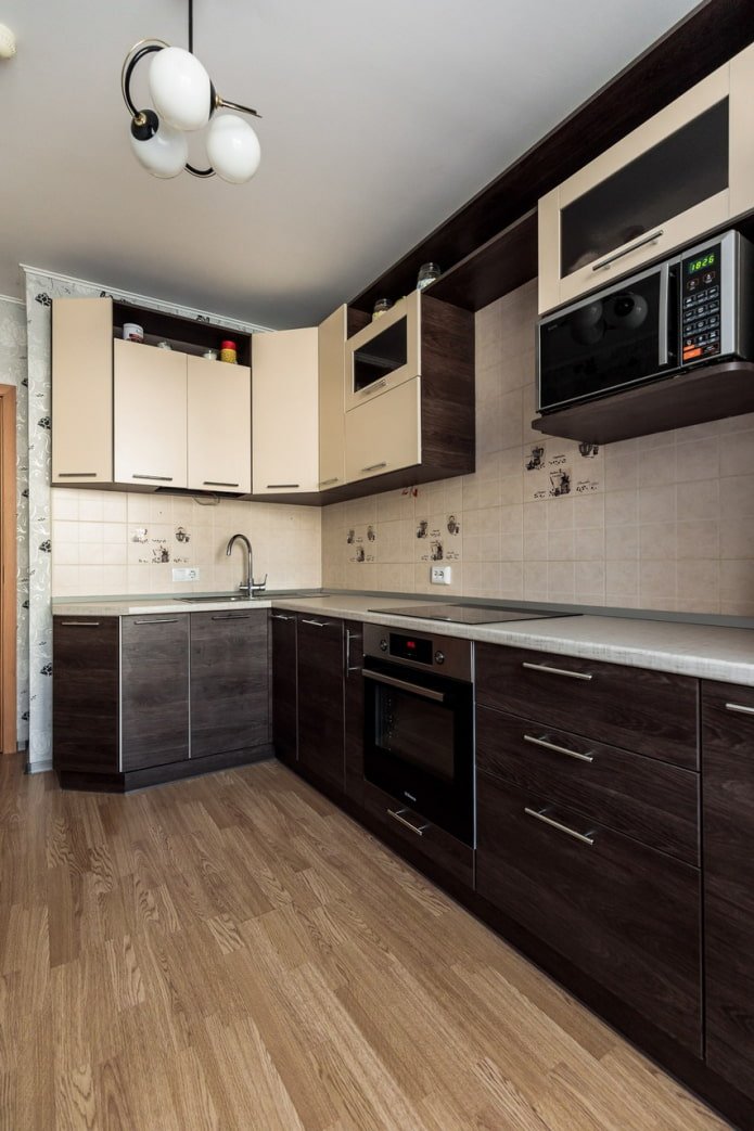 wenge keuken met melkachtig