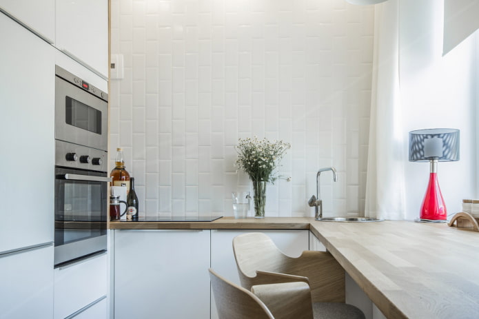 keuken met hoge kasten zonder bovenkastjes