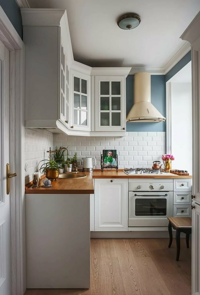 kleine keuken in klassieke stijl
