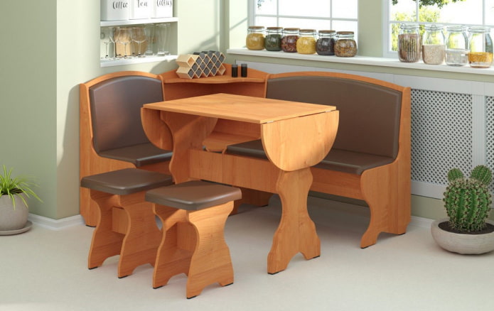 hoekmeubel met uitschuifbare tafel in de keuken