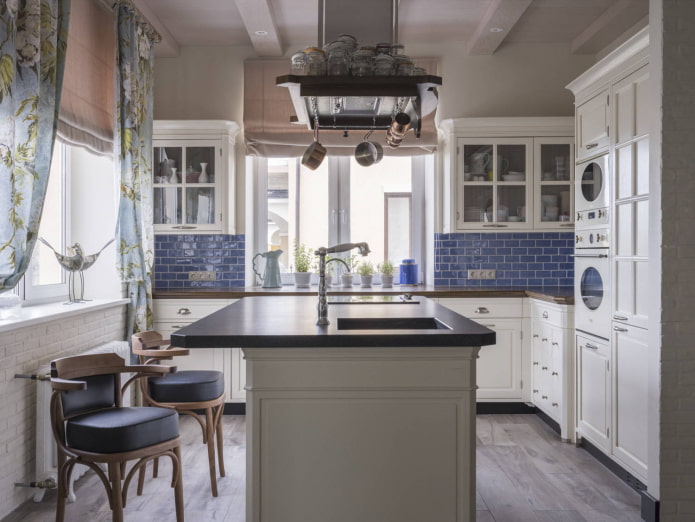 vierkante keuken met kookeiland