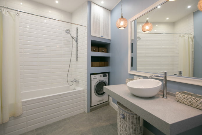 badkamerontwerp in het interieur van een appartement van 70 vierkante meter