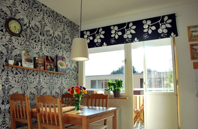 rechte lambrequin in het keukeninterieur