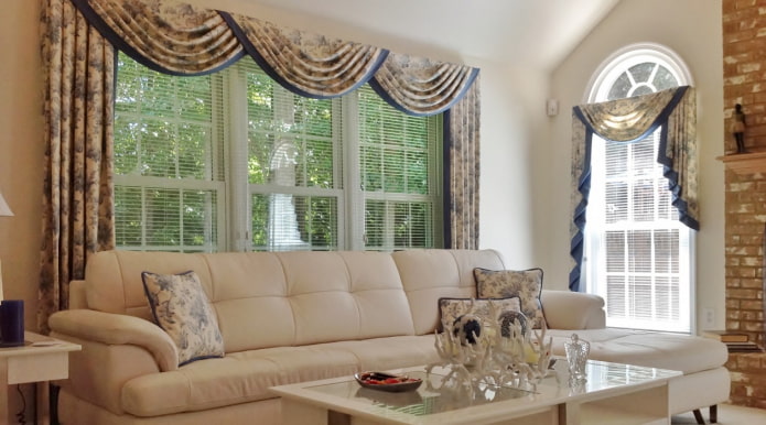 zachte lambrequin met een deken