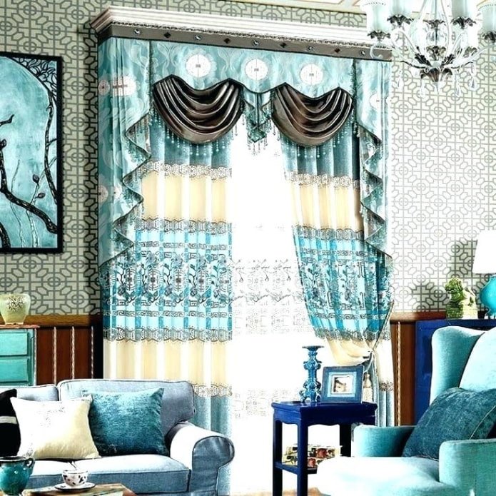 heldere lambrequin in de woonkamer