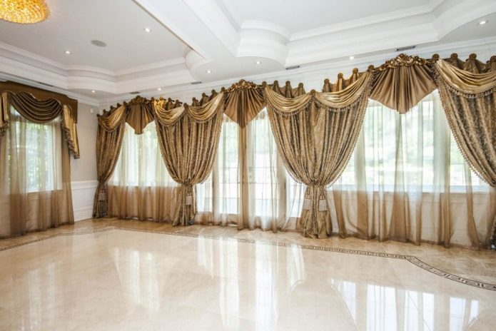 monochroom sierlijsten en swags