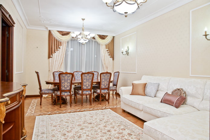 contrasterende jabots omlijsten het raam