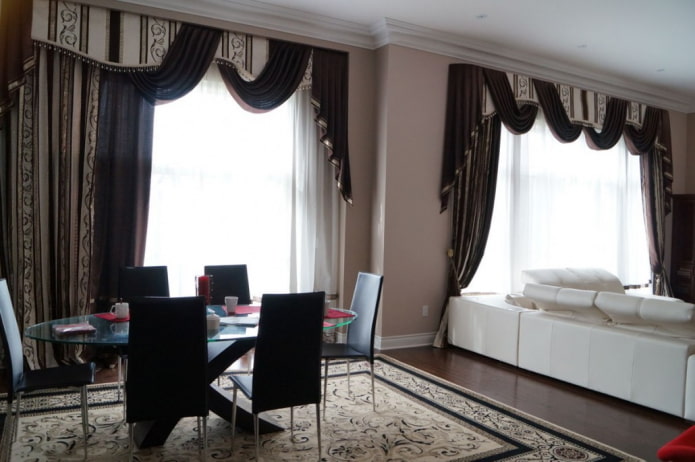 over een lambrequin gooien