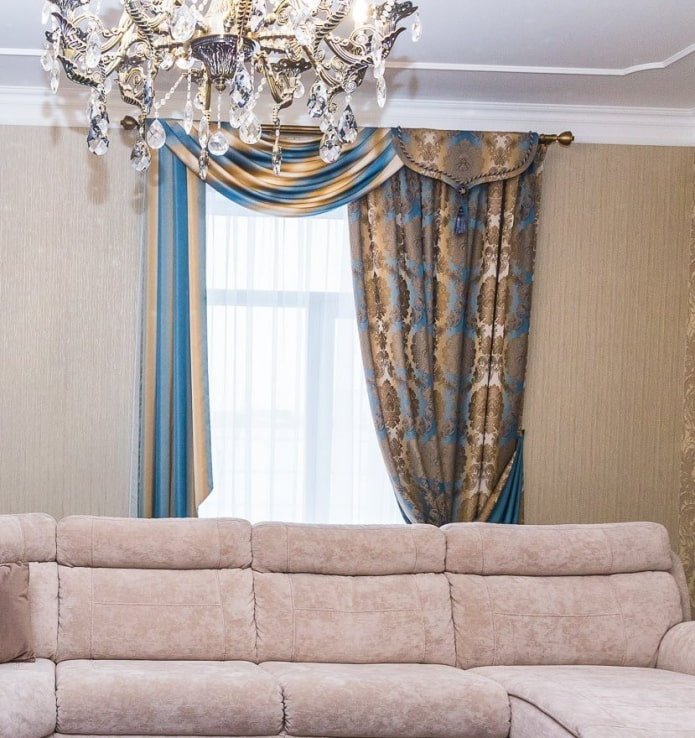 heldere asymmetrische lambrequin