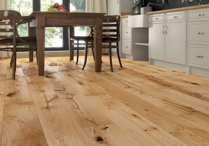 natuurlijke parketvloer in de keuken