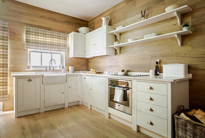 houten afwerking van de keuken