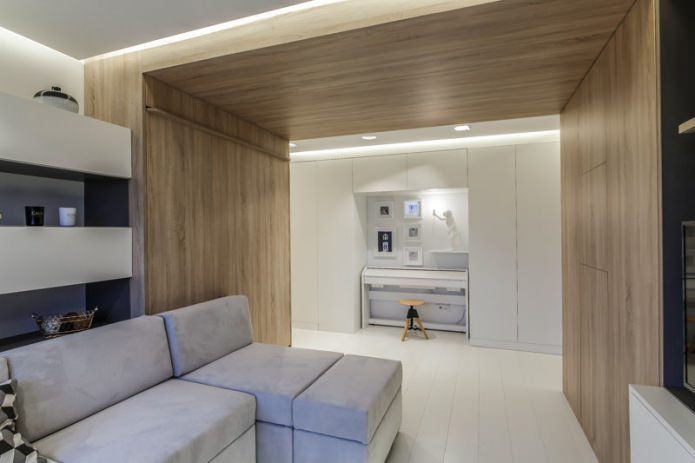plafond dat overgaat in wand van laminaat