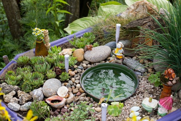 decoratieve tuin in een bloemperk