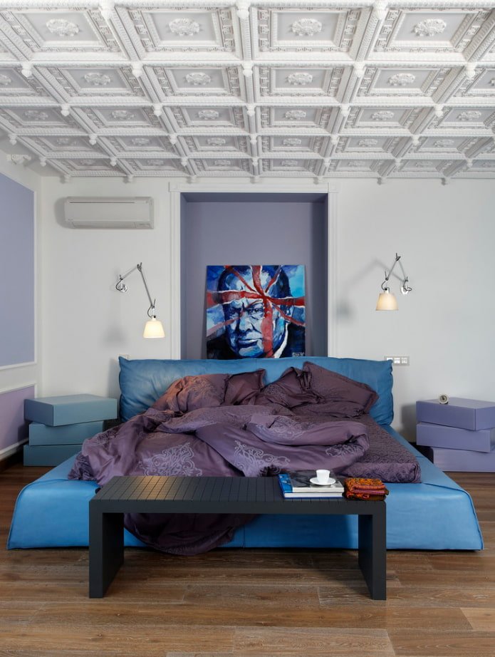 Stucwerk aan het plafond in een moderne stijl