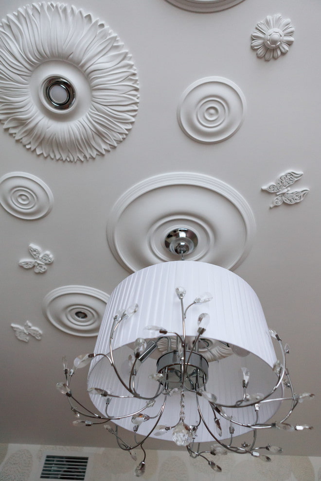 stucwerk decor op het plafond