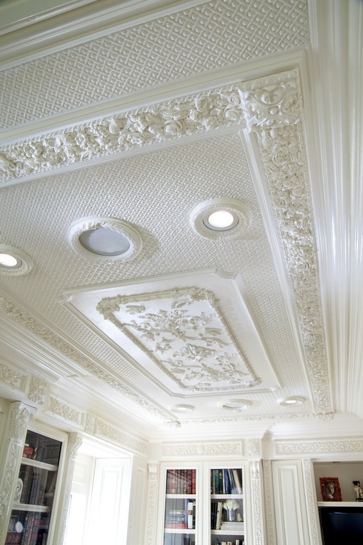 stucwerkdecoratie op het plafond