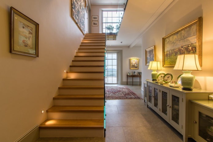 vormen van trappen in het interieur van het huis