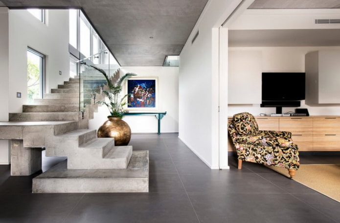 betonnen trap in het interieur van een priv?woning