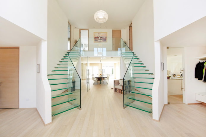 glazen trap in het interieur van een priv?woning