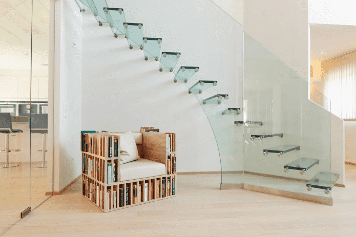 glazen trap in het interieur van een priv?woning