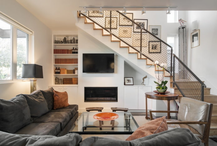 trap in de woonkamer in het interieur van een priv?woning