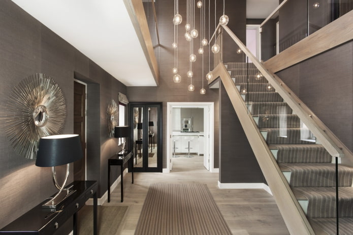 trap in de hal in het interieur van een priv?woning