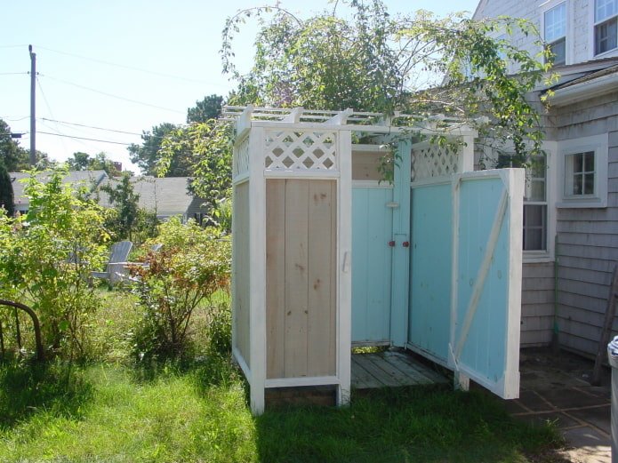 zomerdouche bij het huis