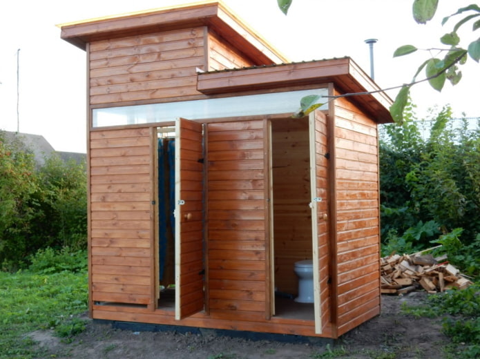 houten douche voor een zomerhuis