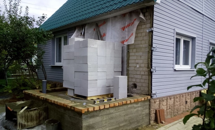 betonblokken voor het bouwen van een douche