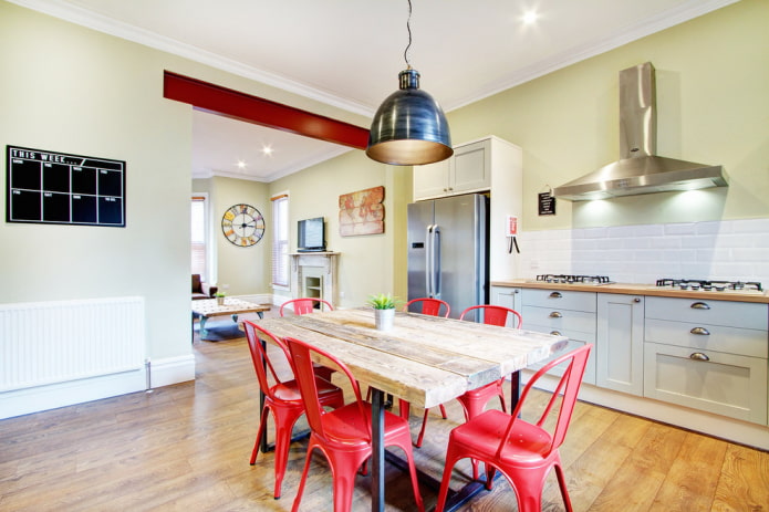 linoleum onder het laminaat in het keukeninterieur