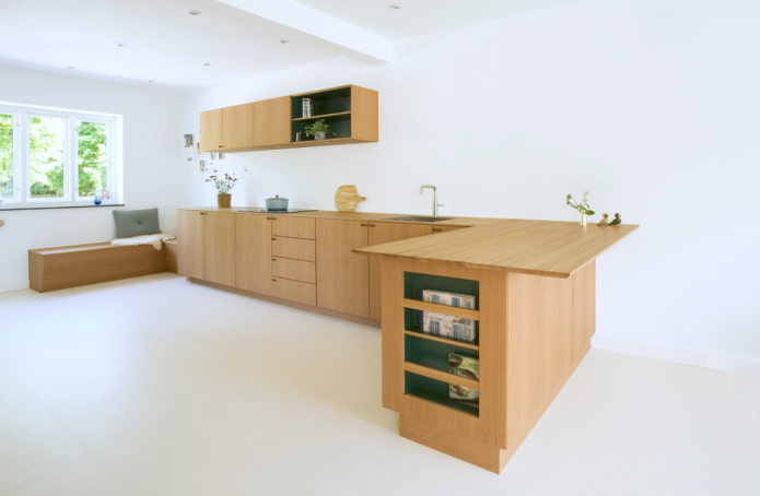 wit linoleum in het interieur van de keuken