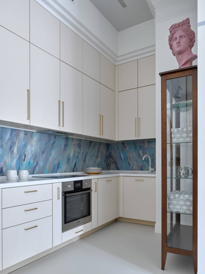 linoleum op de muur in het keukeninterieur