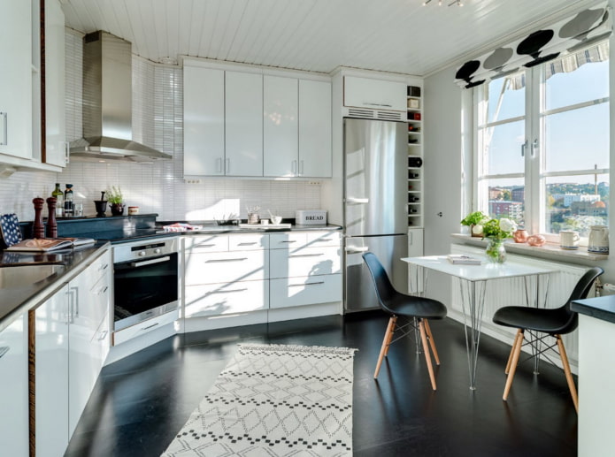 zwart linoleum in het keukeninterieur