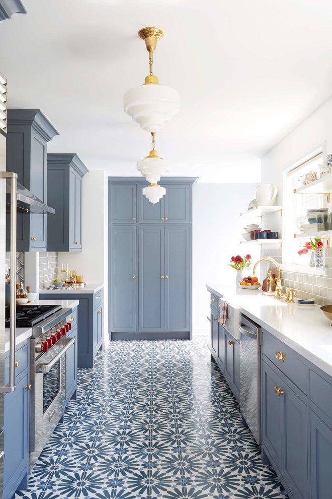 Grijze keuken met linoleum