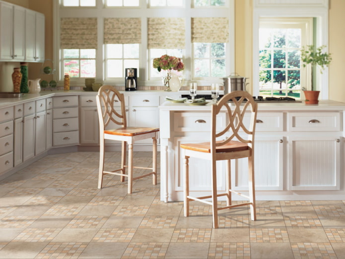 linoleum op de vloer in het keukeninterieur