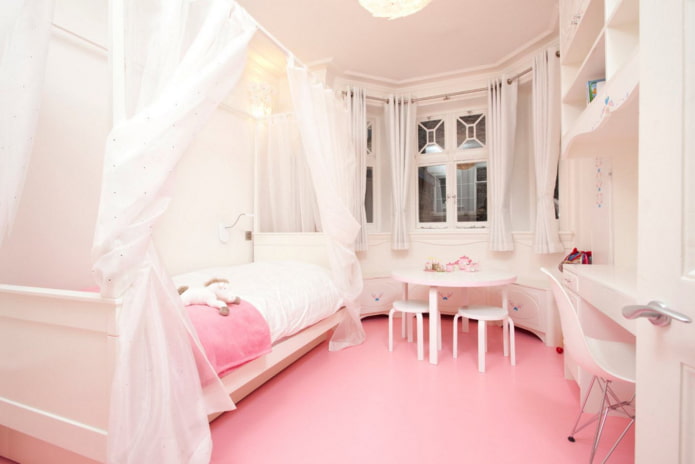roze linoleum in het interieur