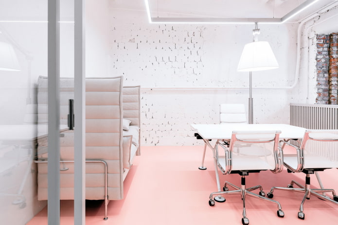 roze linoleum in het interieur