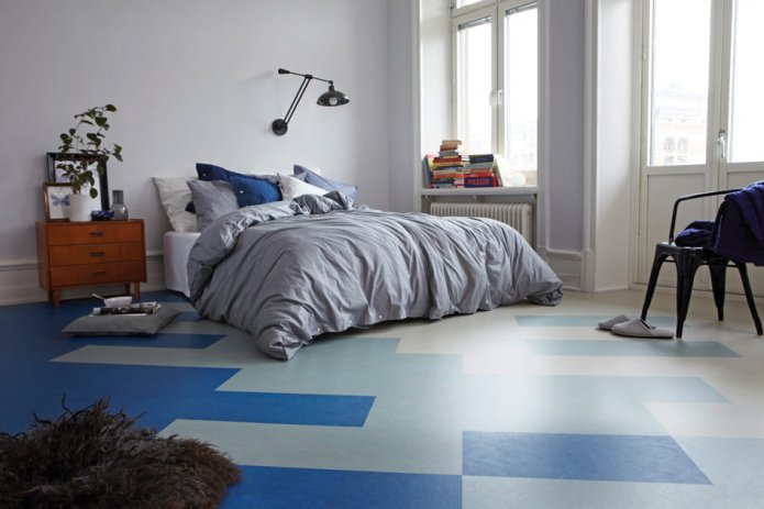 linoleum op de vloer in het slaapkamerinterieur