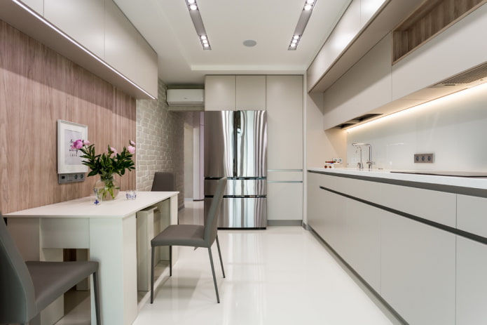 glanzend linoleum op de vloer in het keukeninterieur