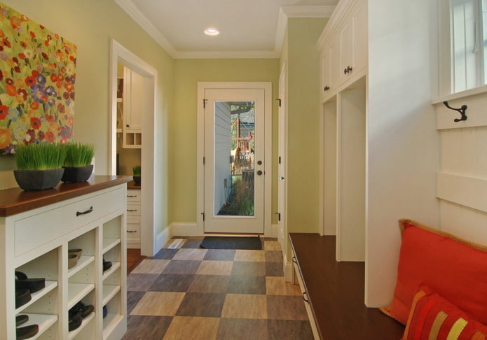 linoleum op de vloer in de hal interieur
