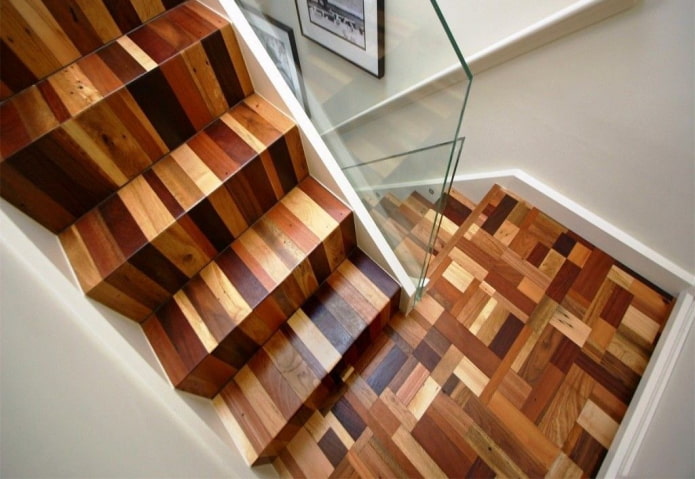 linoleum op traptreden in het interieur