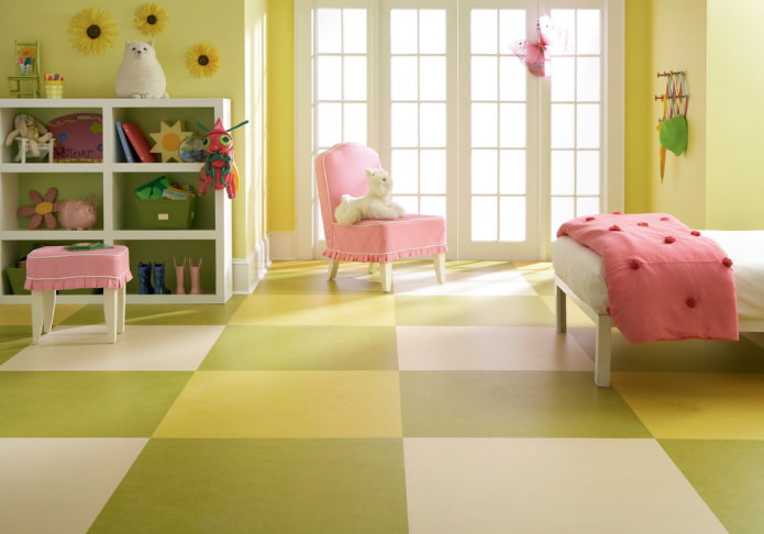 linoleum op de vloer in het interieur van de kinderkamer